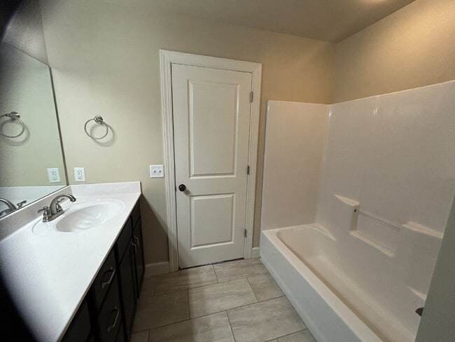 Building Photo - "Charming 3-Bed Condo in Cookeville with Granite Touches and Spacious Living!"