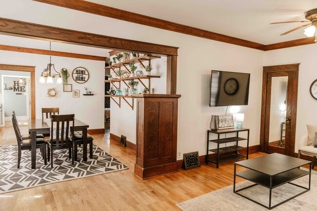 Building Photo - Charming 3 Bedroom Home with Hardwood Floo...