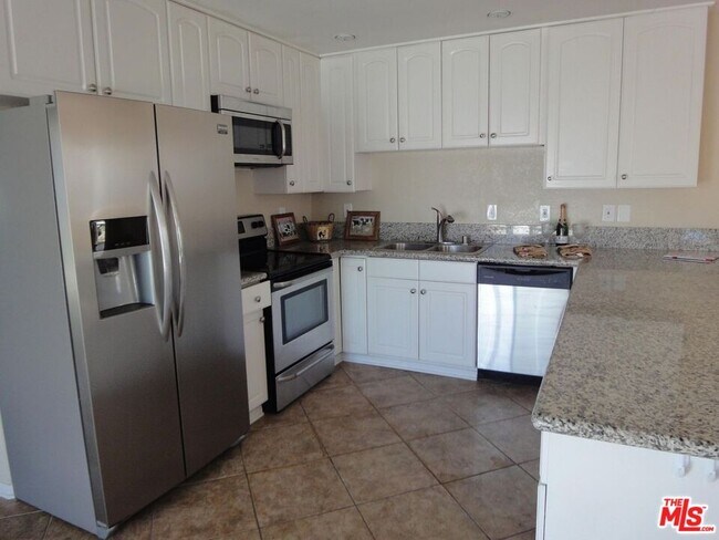 Building Photo - 42753 Blue Hills Dr