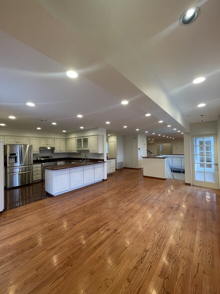 Building Photo - 3962 Oakfield Dr