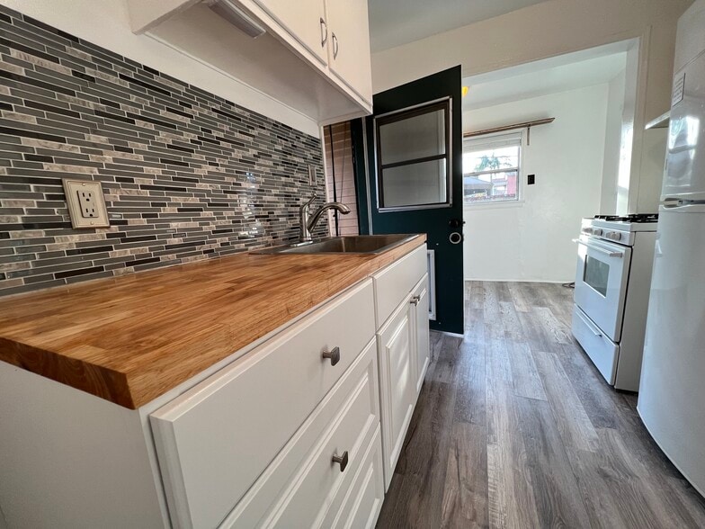 Kitchen - 4950 W 119th Pl