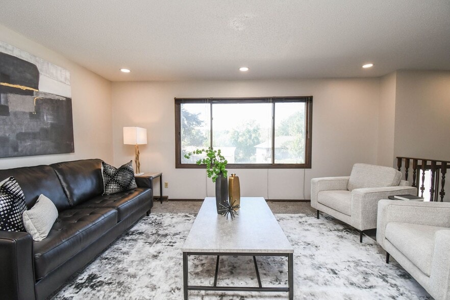 Building Photo - 4504 S Cliff Ave