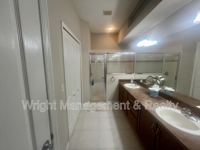 Building Photo - 6040 Sandhill Ridge Dr