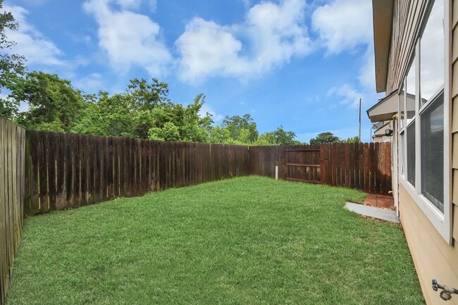 Building Photo - 6019 Pennworth Ln