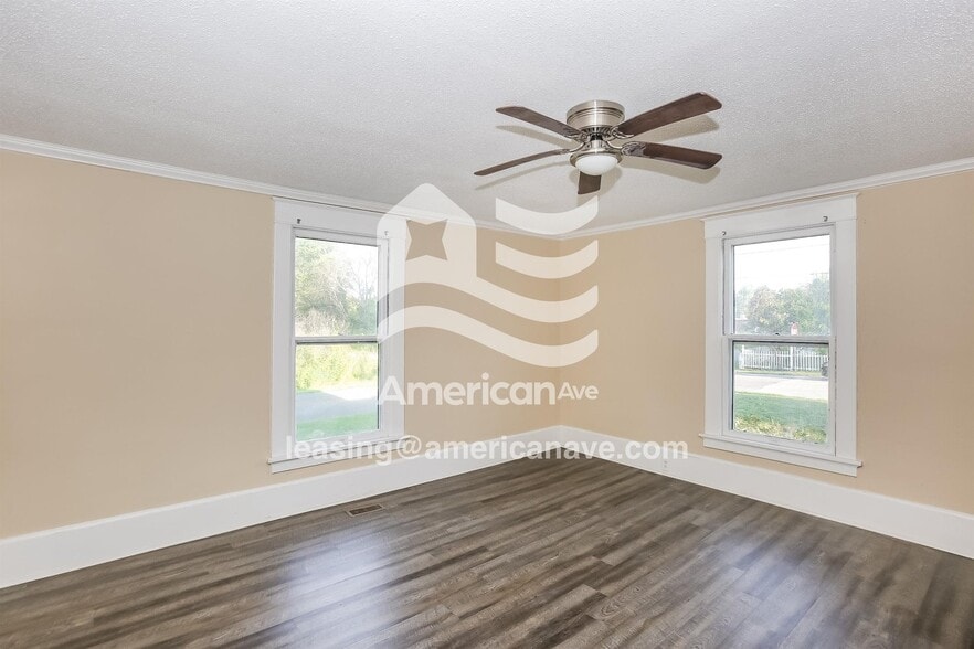 Building Photo - 302 E Sumter St