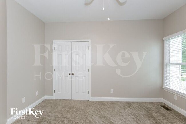 Building Photo - 209 Bennington Dr