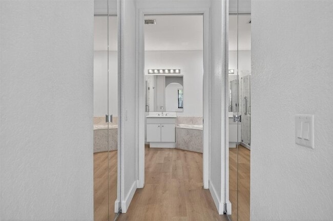 Building Photo - 2678 Center Ct Dr