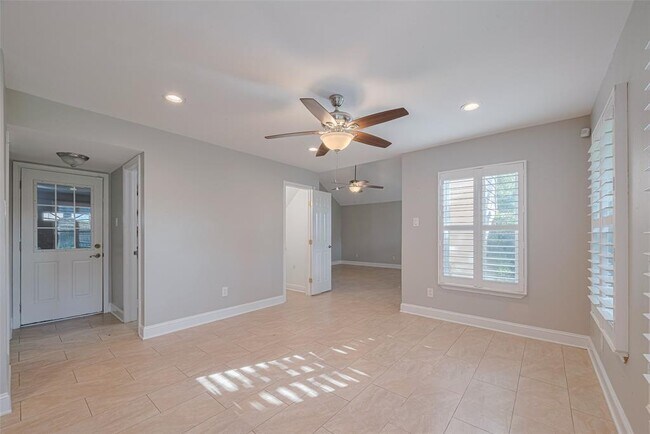 Building Photo - 15803 Locust Grove Dr
