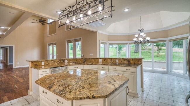 Building Photo - 2213 Doral Dr