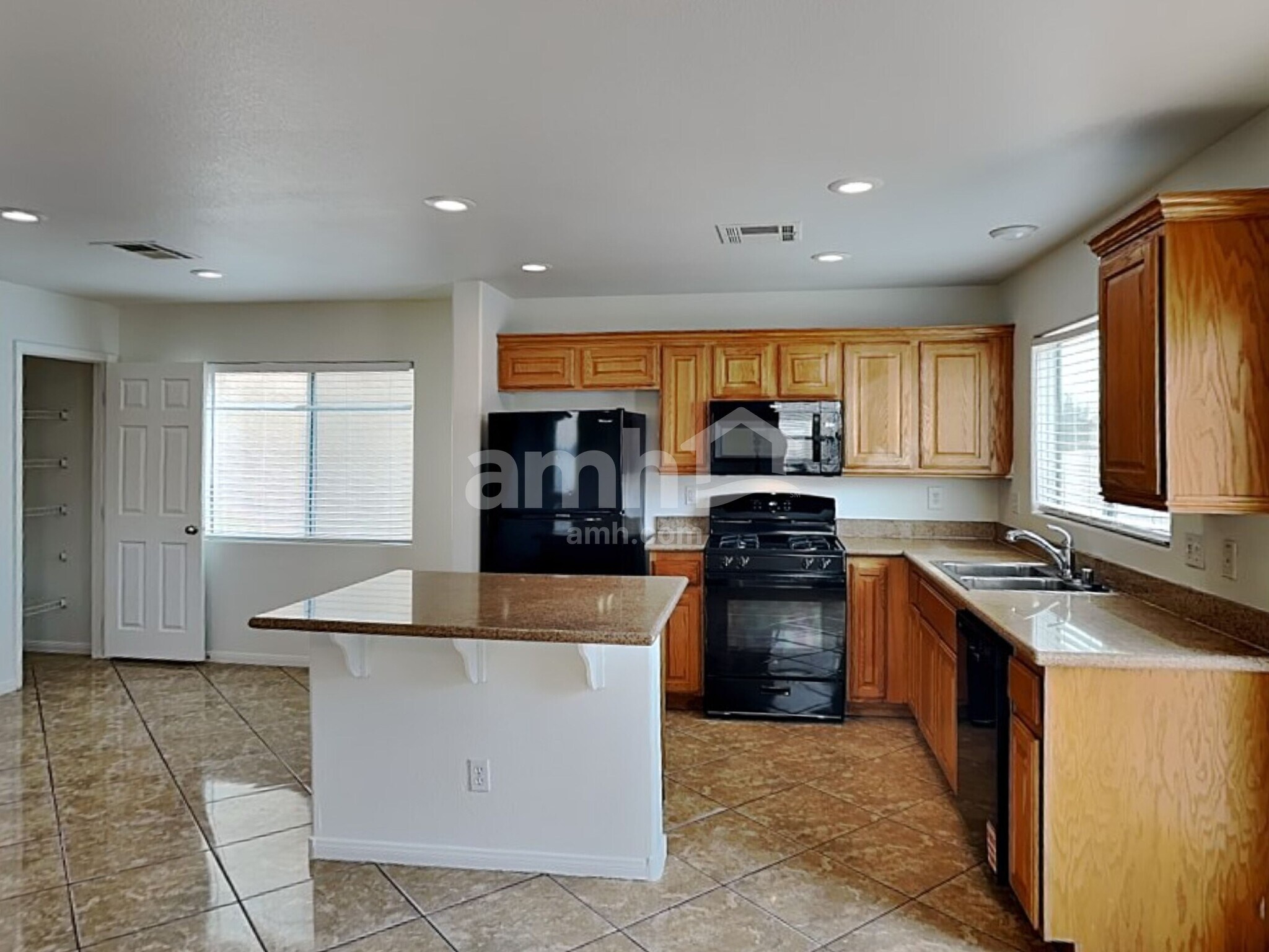 Building Photo - 6473 Karlsen Ct