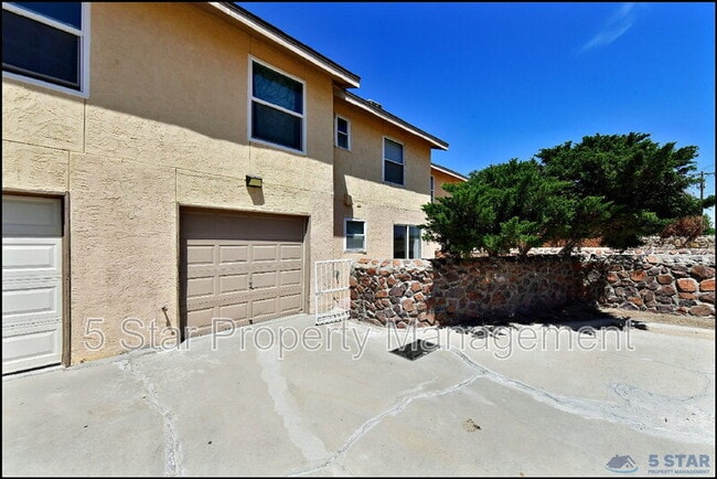 Building Photo - 1916 Lee Elder Dr