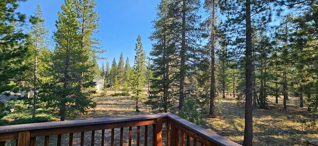 Building Photo - Large furnished mountain home walking distance to the river --- Available October 1