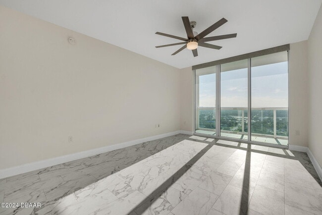 Building Photo - 231 Riverside Dr