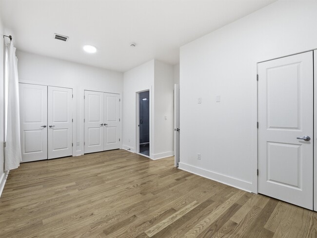 Building Photo - 32 Charles St