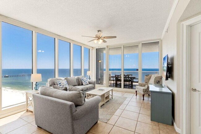 Building Photo - 527 E Beach Blvd