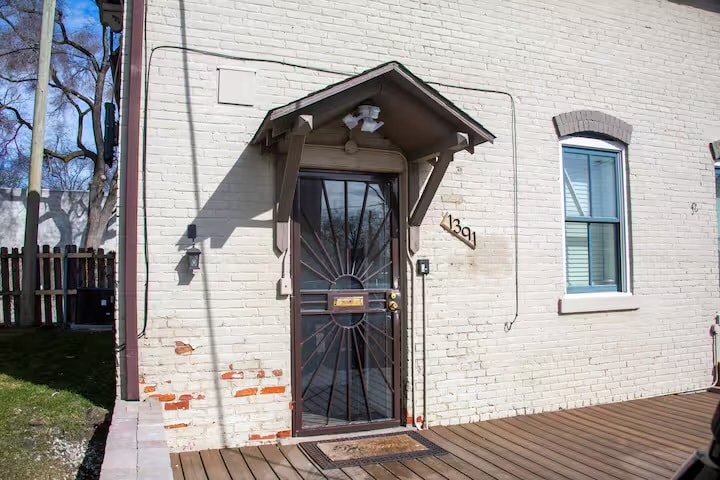 Building Photo - 1391 Woodbridge St