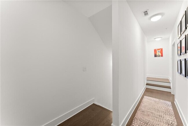 Building Photo - 53 Moda Ln
