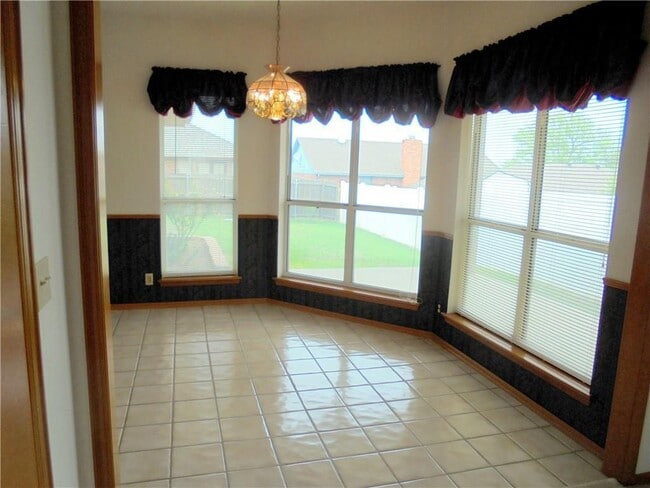 Building Photo - 1206 Windsor Pl