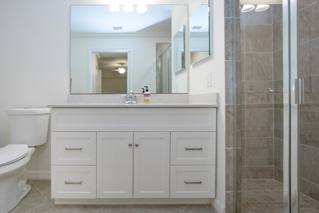 Building Photo - Riverfront Condo - 2 bed - 2 bath for rent