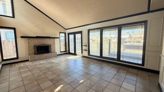 Building Photo - 13738 Tajamar St