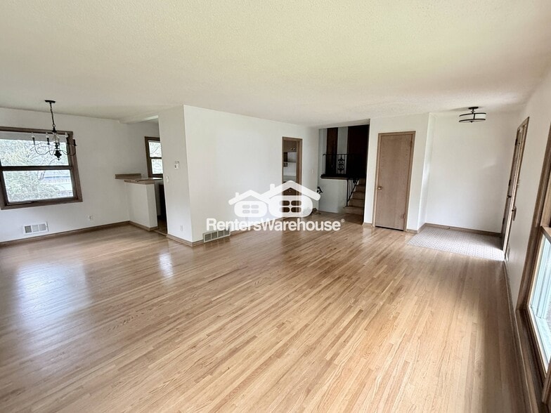Building Photo - 3813 W 60th St