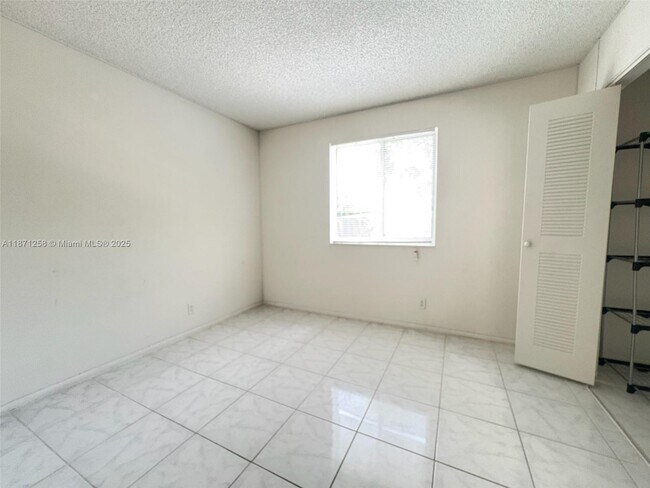 Building Photo - 704 Gardens Dr