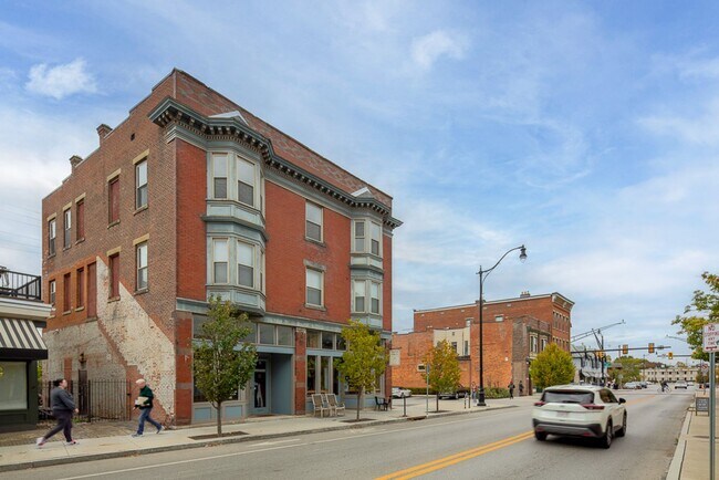 Building Photo - 79 Parsons Ave