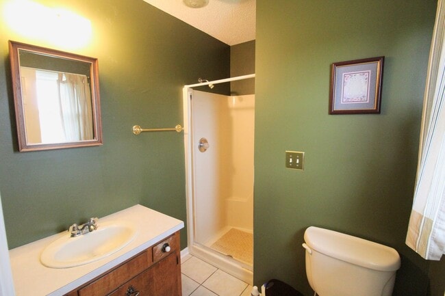 Building Photo - For Rent: Spacious Ranch-Style Home with S...