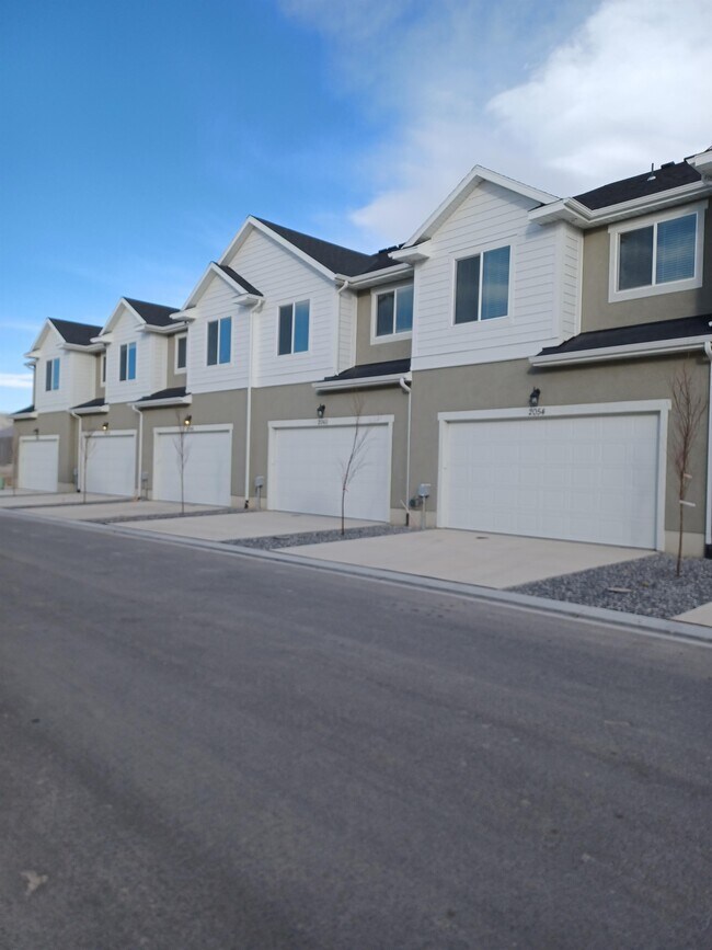 Building Photo - 2021 N 3960 W