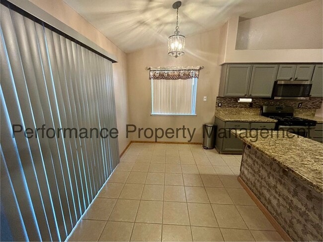 Building Photo - Stunning 4 Bed/2 Bath in S Bakersfield w/ ...