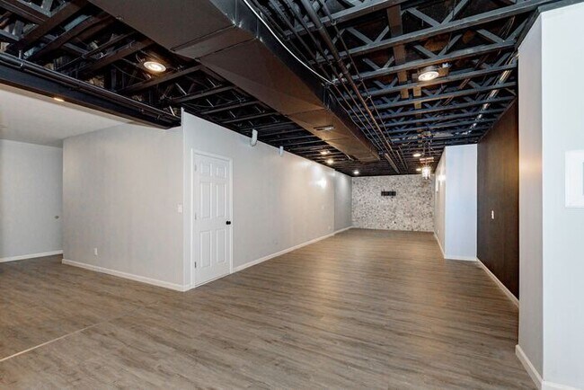 Building Photo - Stunning 6 Bed 3.5 Bath Carmel Home With Finished Basement an Fenced Yard!