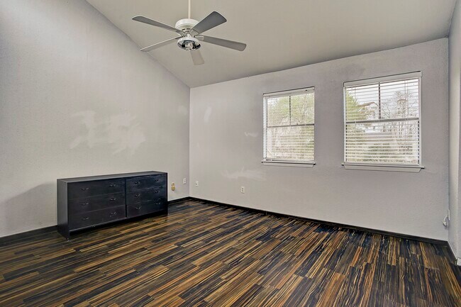 Building Photo - 217 Roy St