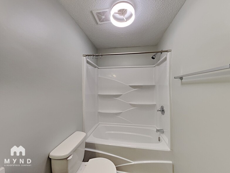 Building Photo - 4629 Longbriar Dr