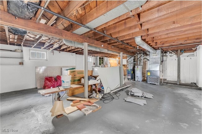 Building Photo - 10007 Parkview Ave