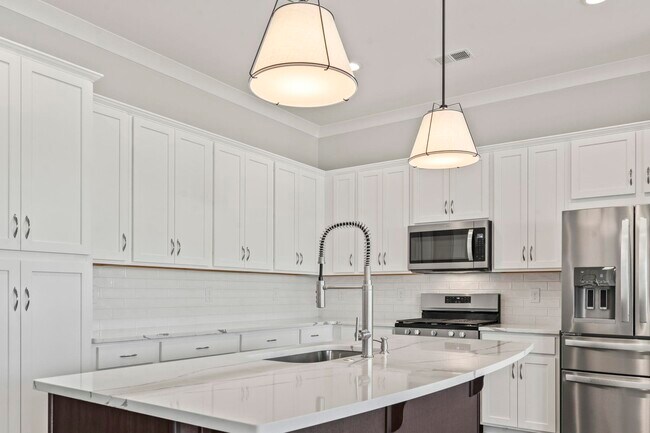 Building Photo - 2034 Comradery Wy