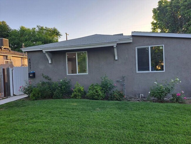 Building Photo - 6657 Zelzah Ave