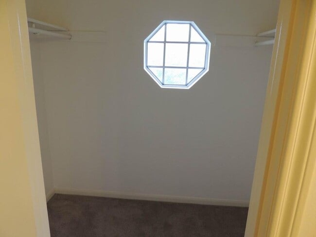 Building Photo - 8870 Kempwood Dr