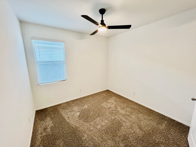 Building Photo - 1131 W Chimes Tower Dr