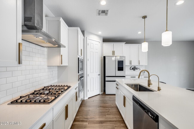 Building Photo - 17635 W Red Fox Rd