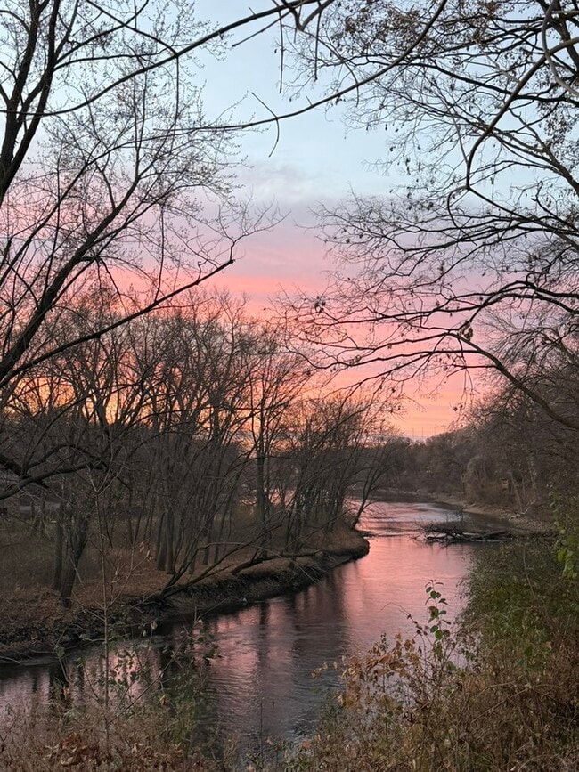 Building Photo - 7036 Willow Ln