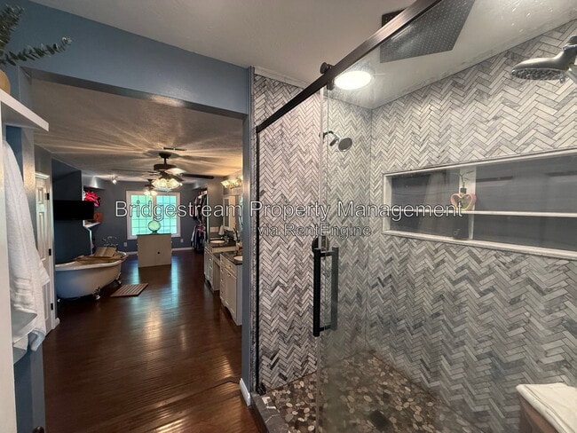 Building Photo - 7425 Pelbrook Farm Dr