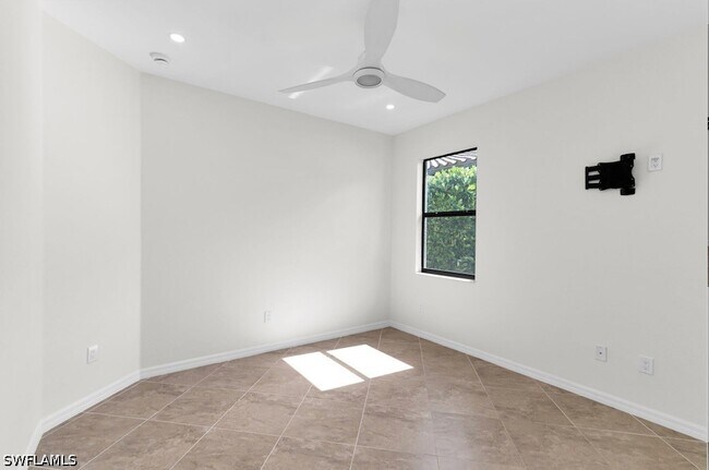 Building Photo - 9357 Glenforest Dr