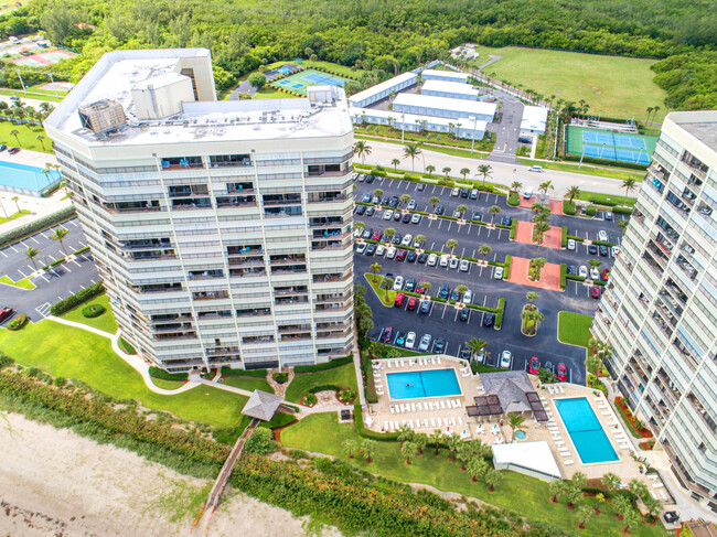 Building Photo - 9550 S Ocean Dr