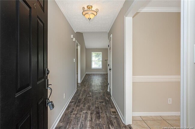 Building Photo - 402 Roundtree Dr