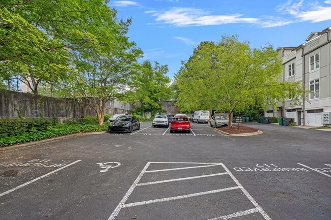 Building Photo - 635 N Alexander St