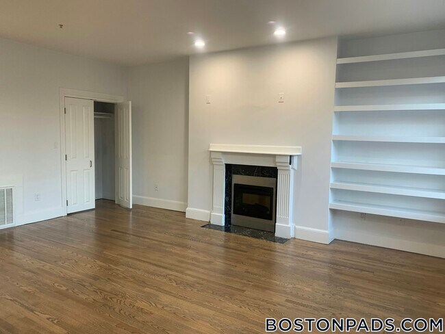 Building Photo - 140 Boylston St