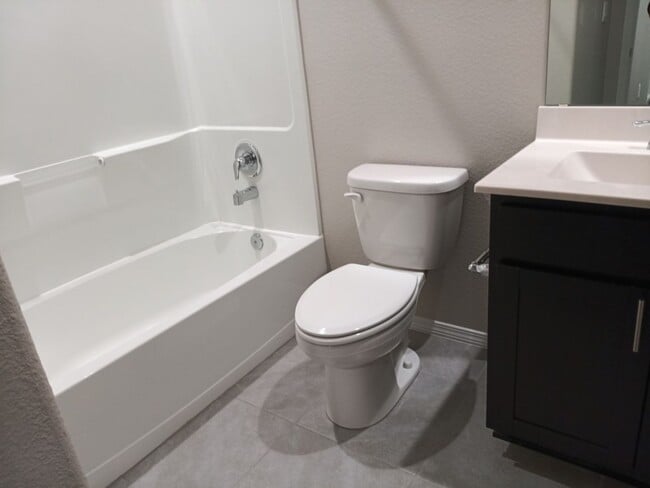 Building Photo - 3 Bedroom, 2 Bathroom Home! Schedule a Showing Today!