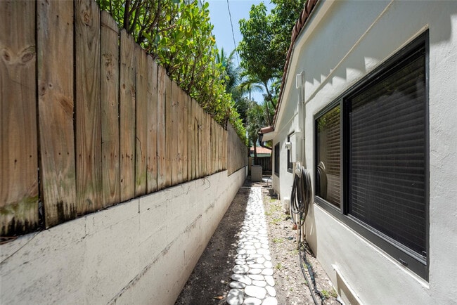 Building Photo - 3412 Leigh Rd