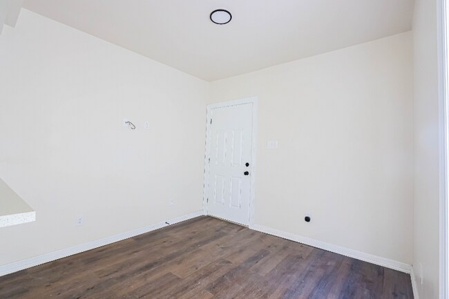 Primary Photo - 218 N 7th St