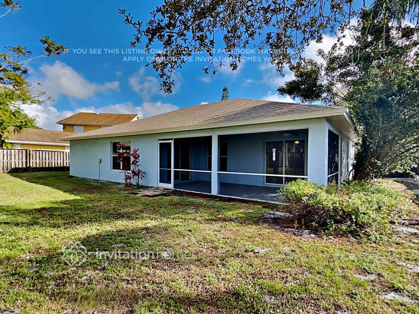 Building Photo - 2566 SW Hinchman St